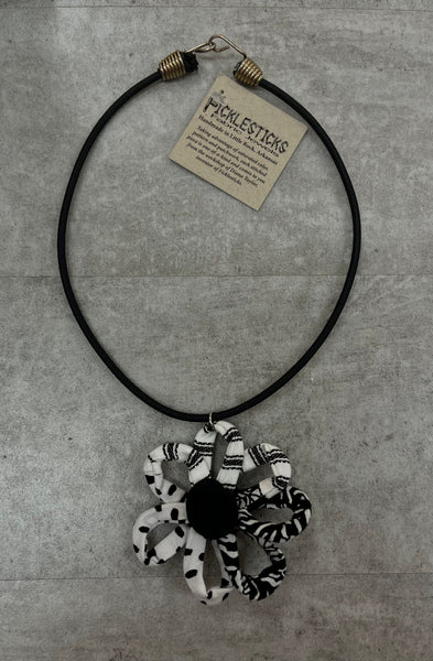 Black & White Daisy Necklace
