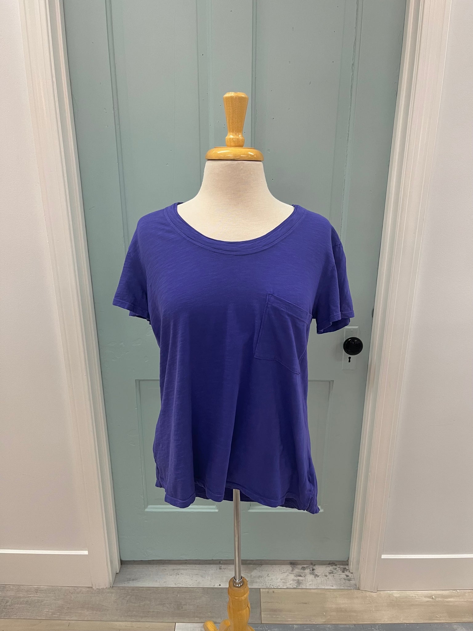 Iris Pocket HiLow Tee