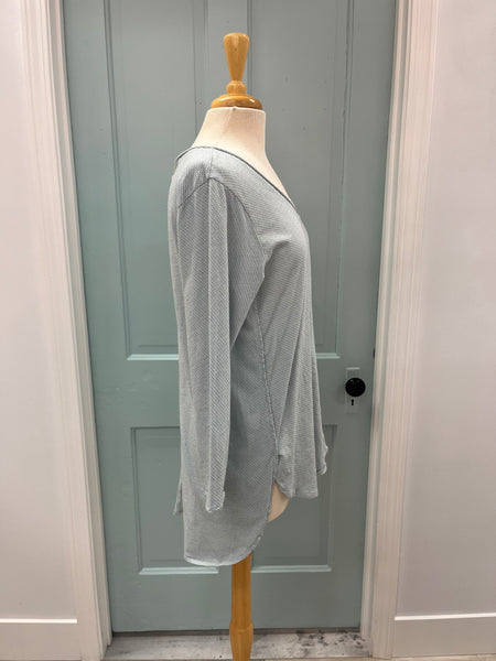 Air 3/4 Sleeve V-Neck Top