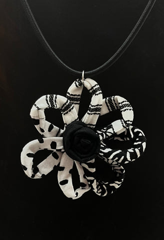 Black & White Daisy Necklace